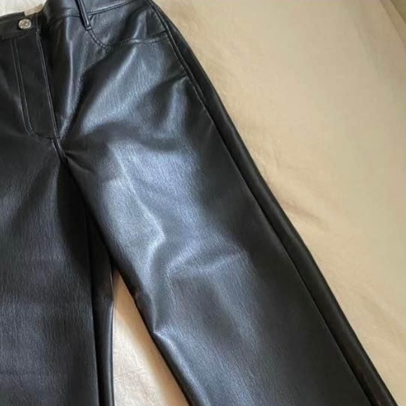 Melinas Black Regular Length - Picture 2 of 3